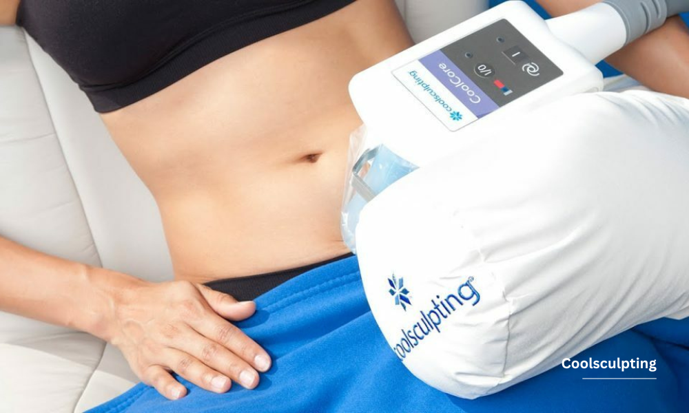 CoolSculpting device performing fat-freezing treatment on the abdomen.