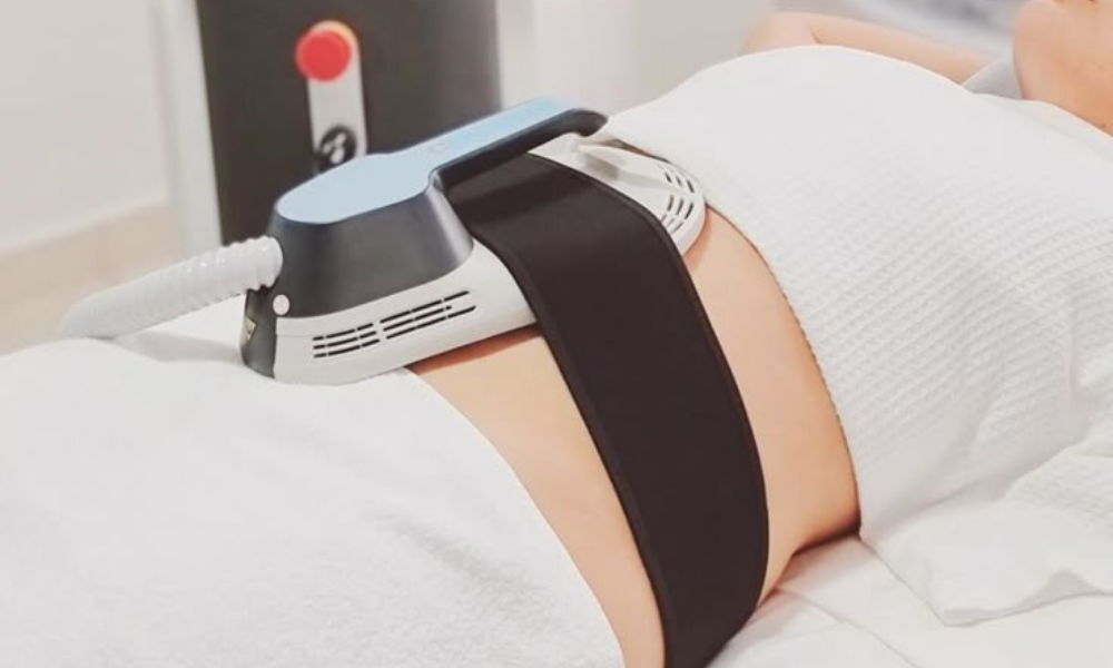 Non-surgical fat reduction device strapped to the abdomen